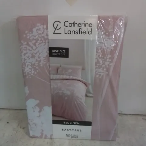 BAGGED MEADOWSWEET FLORAL EASY CARE DUVET COVER SET // SIZE: KING