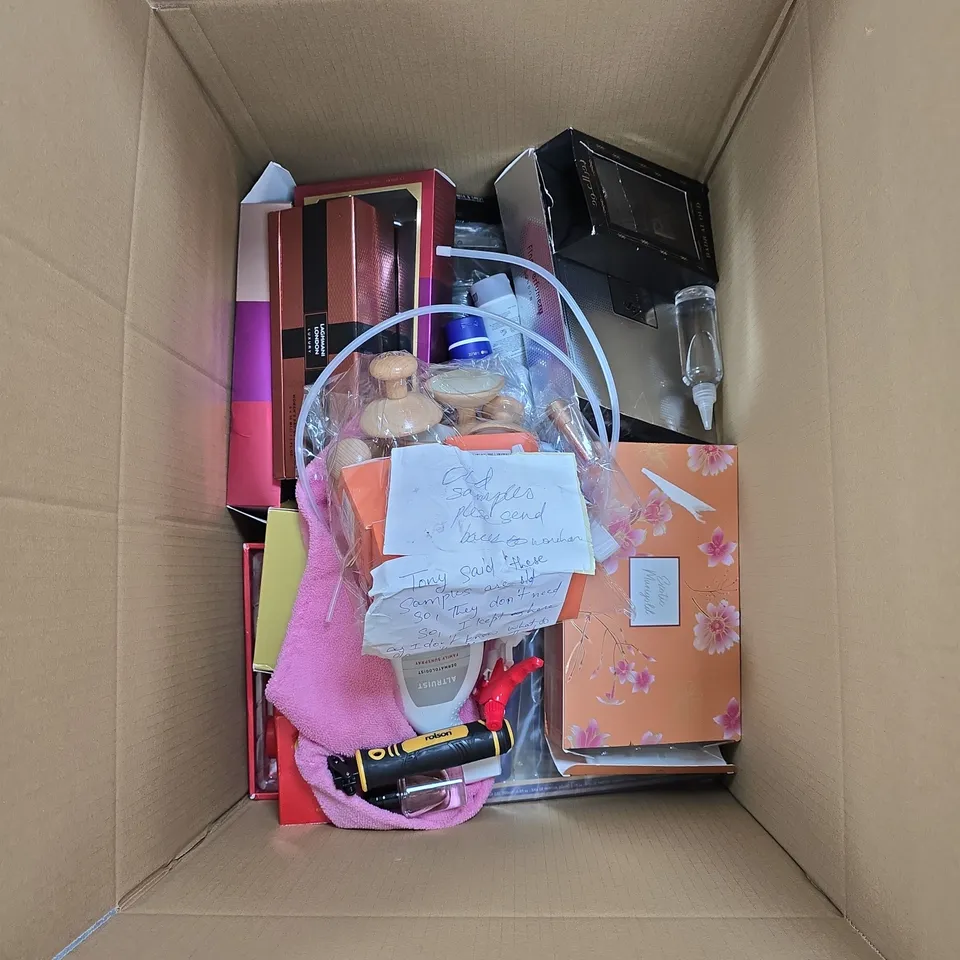 LARGE QUANTITY OF ASSORTED ITEMS TO INCLUDE ASSORTED SCENTED CANDLES, MENS MOMENTUM GOLD AFTERSHAVE, PACK OF 2 FLEX TAPE, ETC - COLLECTION ONLY
