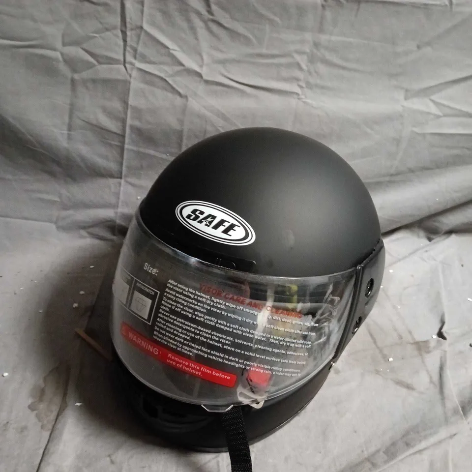 BLACK MATTE FULL-FACE MOTORCYCLE HELMET