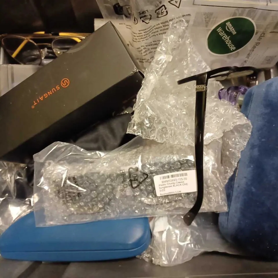 BOX OF APPROX 20 ASSORTED SUNGLASSES TO INCLUDE - GUCCI SUNGLASSES CASE - VANS SPICOLI 4 - KIRK & KIRK CLEAR PURPLE GLASSES ECT