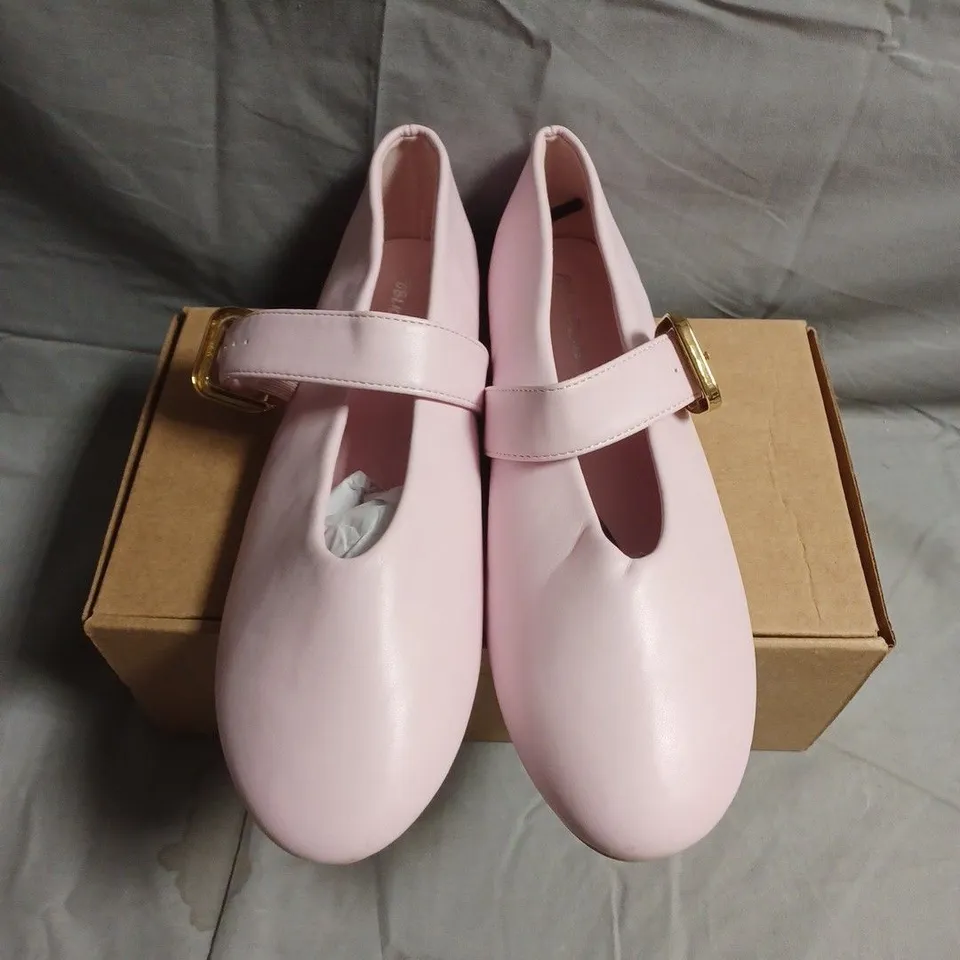 BOXED PAIR OF PASTEL PINK MARY JANE SHOES WITH BUCKLE STRAP – WOMEN'S - UK SIZE 8
