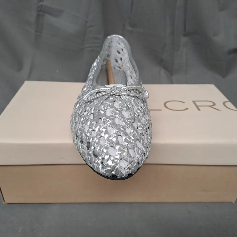 BOXED PAIR OF PILCRO SHOES IN METALLIC SILVER EU SIZE 38