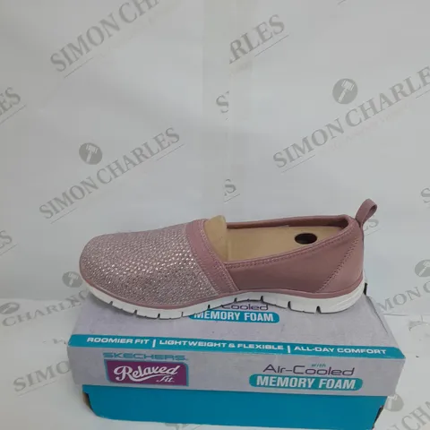 SKECHERS BLACK SLIP ON SHOES - SIZE 5