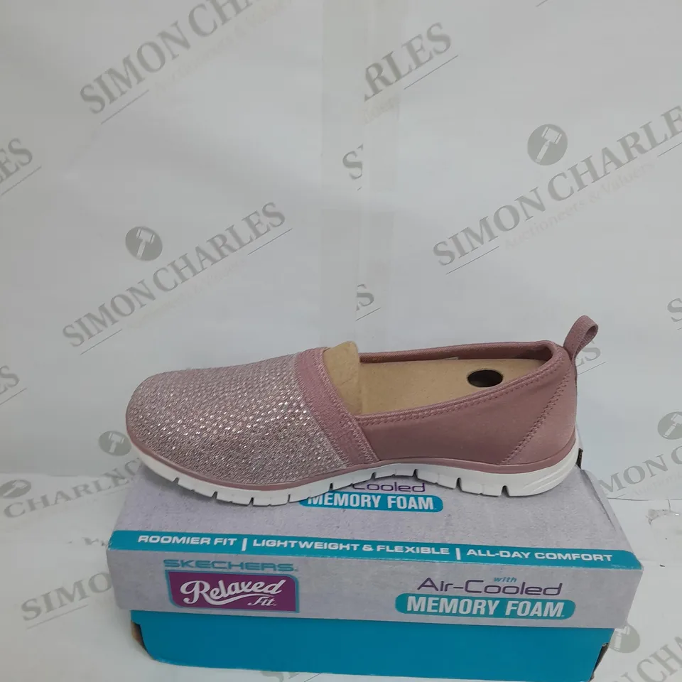 SKECHERS BLACK SLIP ON SHOES - SIZE 5