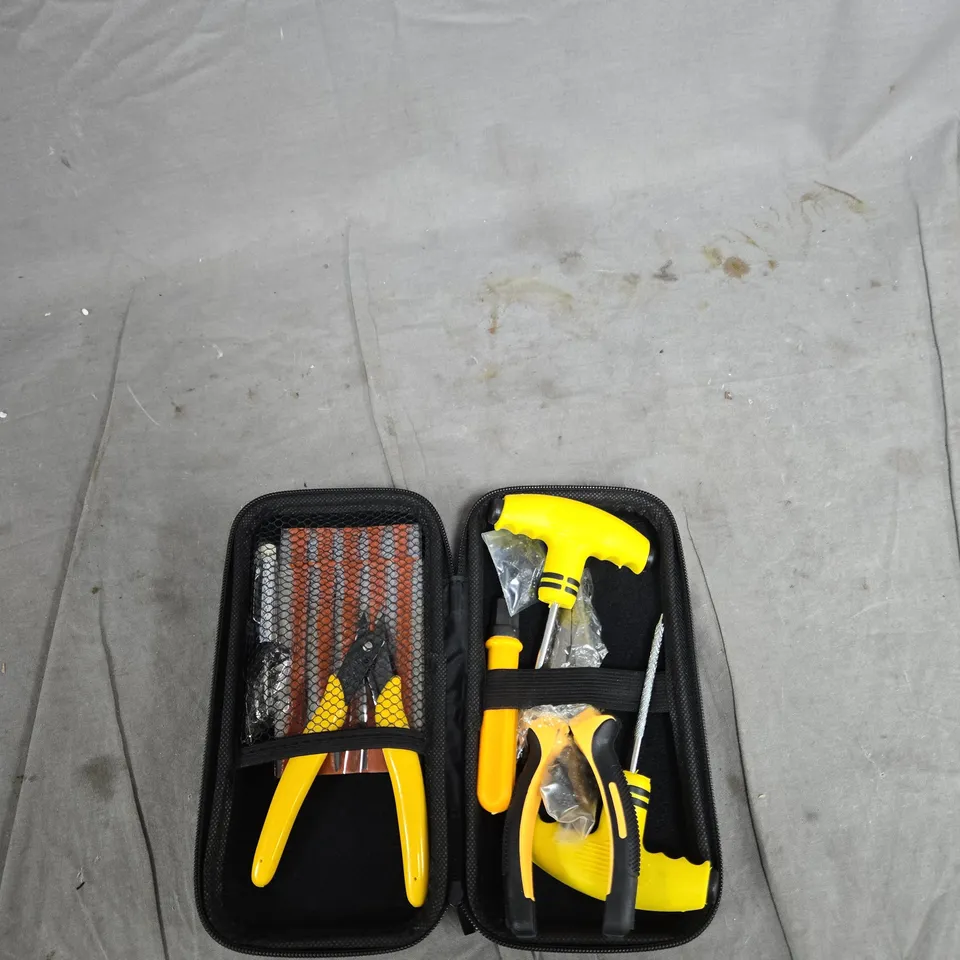DIY TOOL KIT IN ZIP CASE – HAMMER, PLIERS & SCREWDRIVERS 