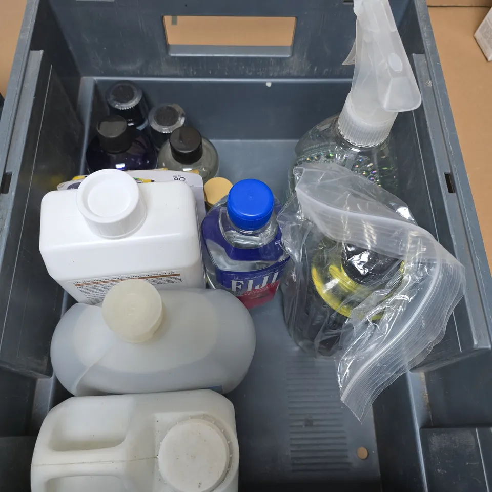 TOTE OF APPROXIMATELY 12 HOUSEHOLD LIQUIDS TO INCLUDE API STRESS COAT+, WILTON PATCHOULI LAUNDRY LIQUID AND SATIN FLOOR DRESSING