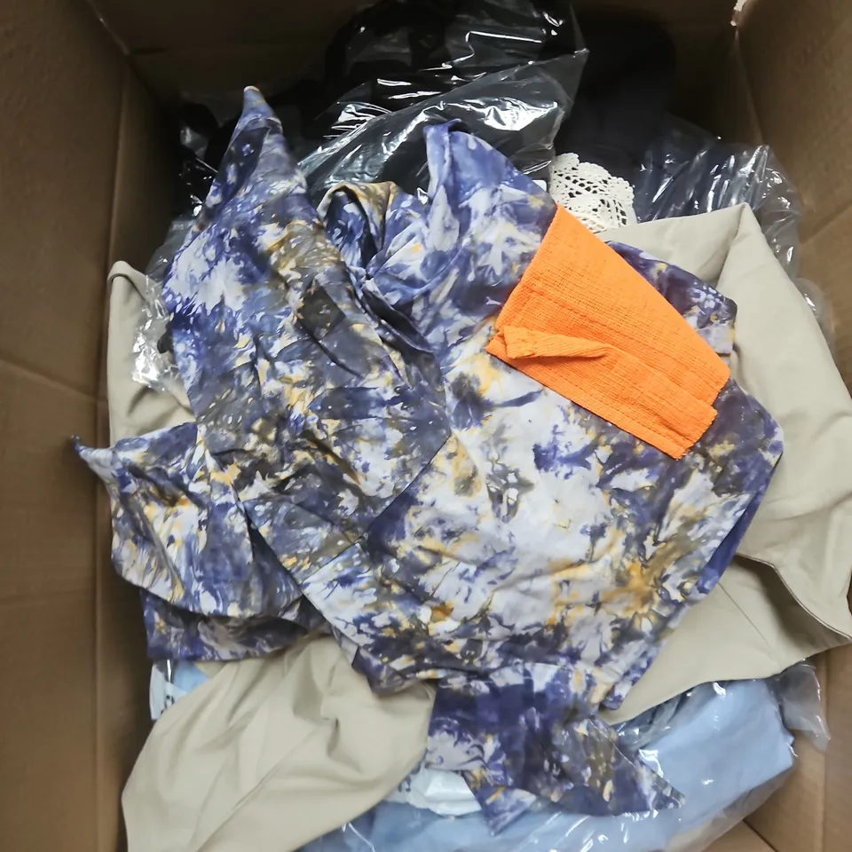 LARGE BOX OF APPROXIMATELY 25 ASSORTED CLOTHING ITEMS IN VARIOUS COLOURS, STYLES AND SIZES - COLLECTION ONLY