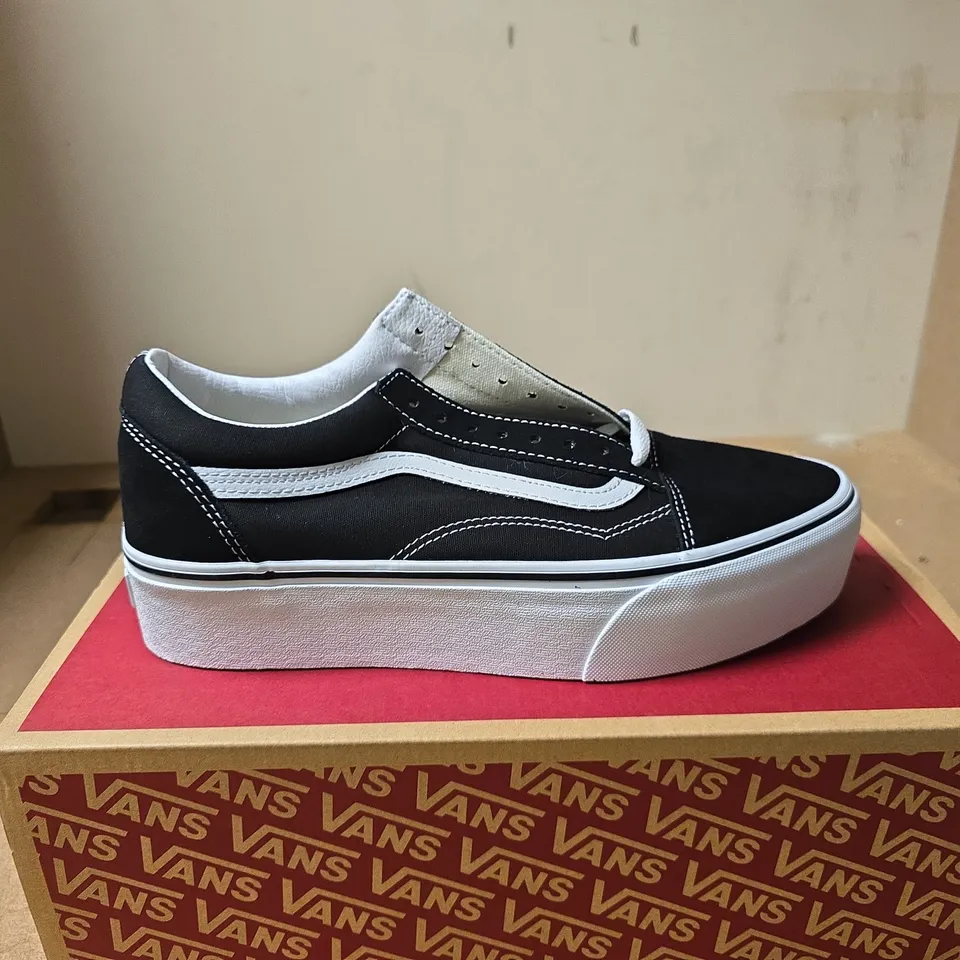 VANS OLD SCHOOL STAC SUEDE/CANVAS BLACK/WHITE SIZE 9 BOXED