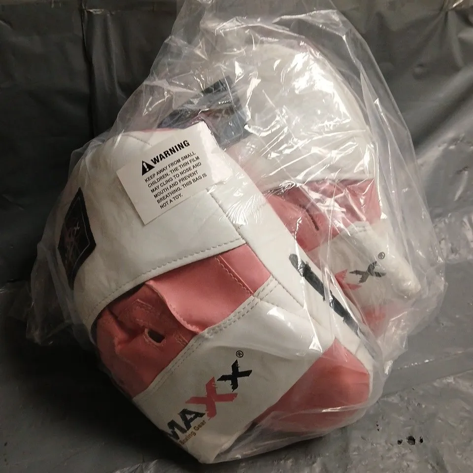 MAXX FOCUS MITTS IN PINK/WHITE
