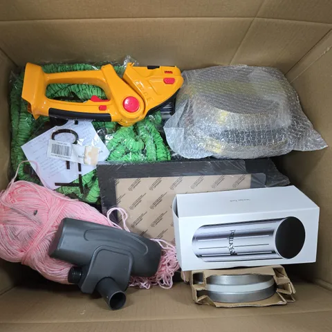 BOX OF ASSORTED HOUSEHOLD & GARDEN ITEMS – MIXED CONTENTS (WHOLESALE & JOB LOTS)