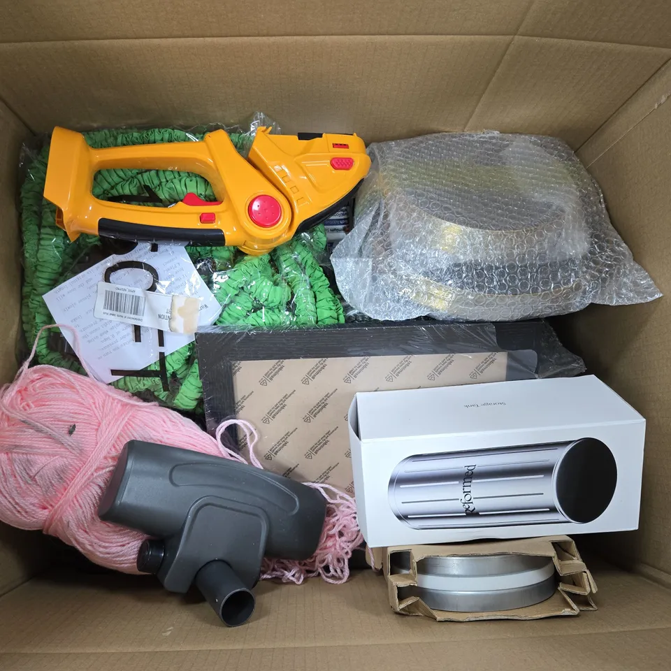 BOX OF ASSORTED HOUSEHOLD & GARDEN ITEMS – MIXED CONTENTS (WHOLESALE & JOB LOTS)