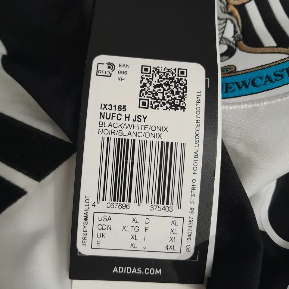 NEWCASTLE UNITED HOME JERSEY - UK XL