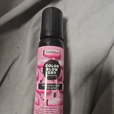 BOX OF APPROXIMATELY 24 MATRIX COLOR BLOW DRY TEMPORARY COLOR SPRAY – HOT PINK, 70 ML 