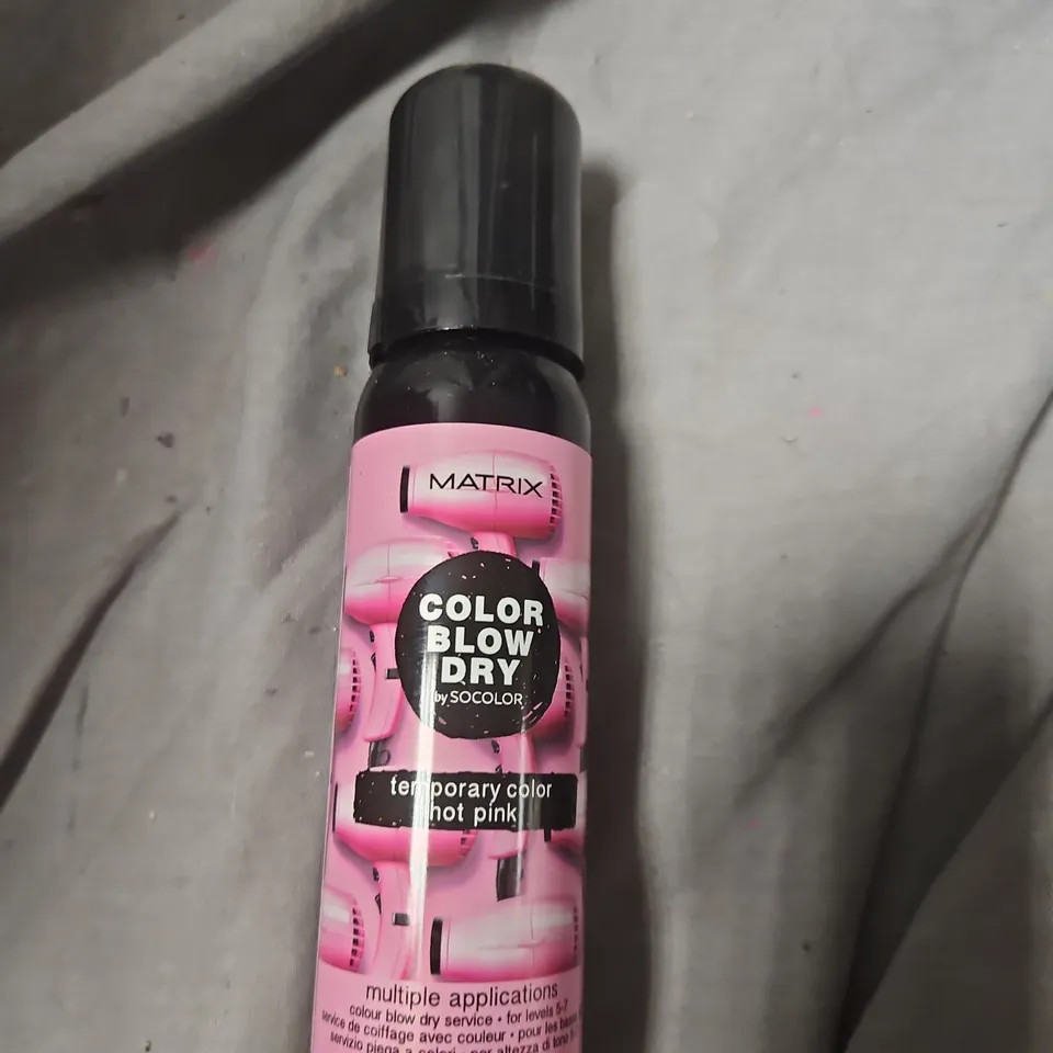 BOX OF APPROXIMATELY 24 MATRIX COLOR BLOW DRY TEMPORARY COLOR SPRAY – HOT PINK, 70 ML