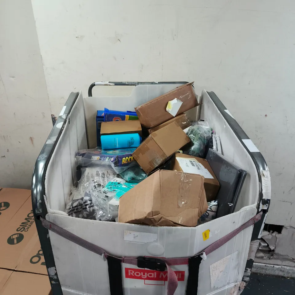 CAGE OF APPROXIMATELY 30 ASSORTED HOUSEHOLD ITEMS TO INCLUDE: COLOUR CHANGING T509 ALARM CLOCK