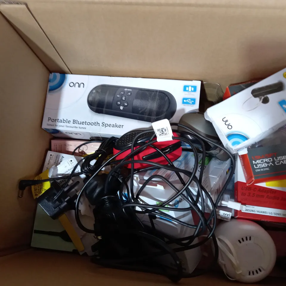 LOT OF APPROX. 20 X ITEMS TO INCLUDE JUICE JUMBO MARSHMALLOW PORTABLE BLUETOOTH SPEAKER, ONN PORTABLE BLUETOOTH SPEAKER, ONE FOR ALL EVOLVE UNIVERSAL REMOTE, BLACKWEB MICRO USB TO USB-A CABLE, MIXX TY