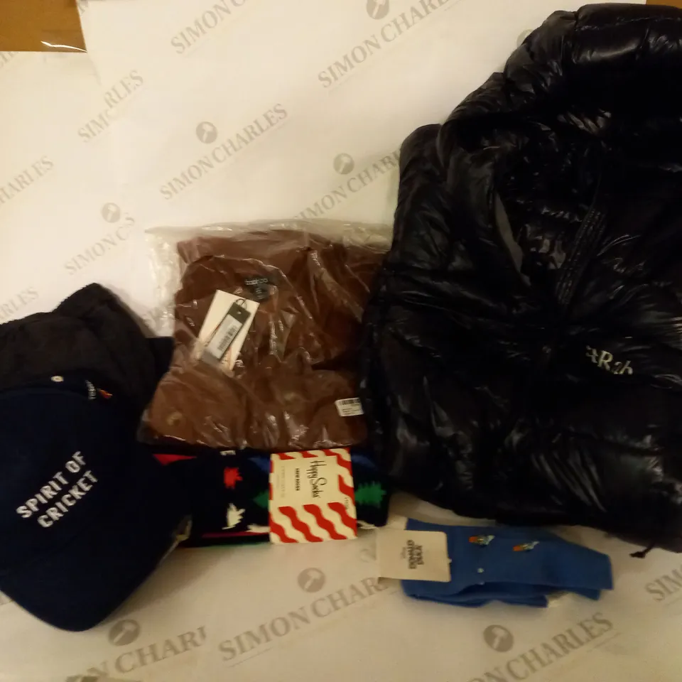BOX OF APPROX 20 ASSORTED CLOTHING ITEMS VARYING IN SIZE/COLOUR/STYLE TO INCLUDE: TROUSERS, TOPS, JUMPERS	