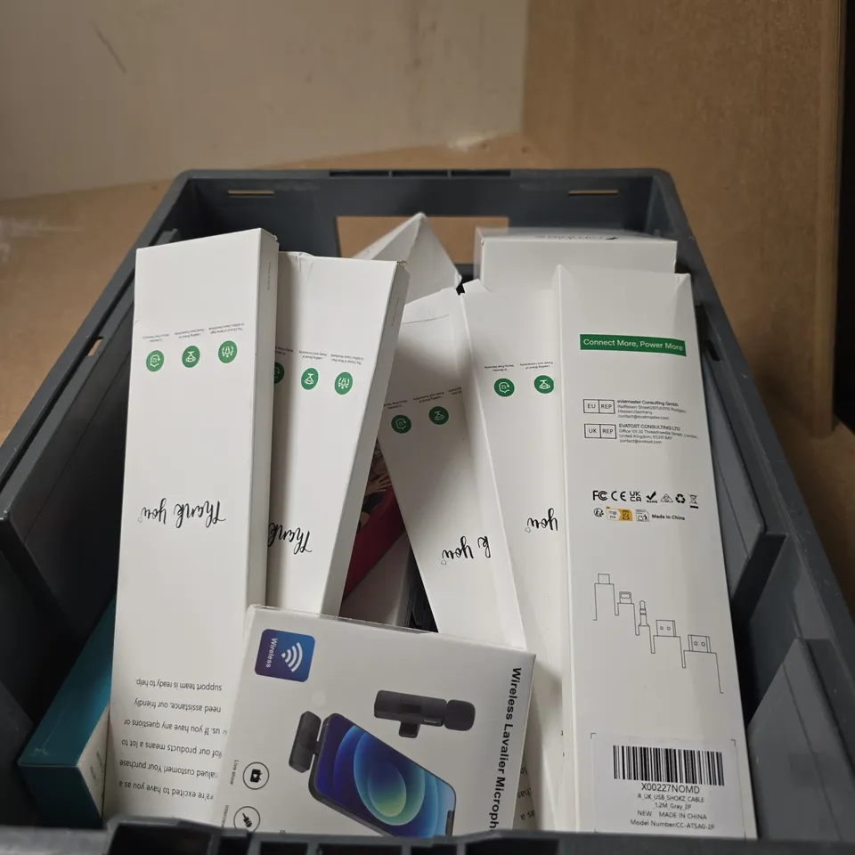 APPROXIMATELY 20 ASSORTED ITEMS INCLUDING NIMBLE WALL CHARGER , CHARMAST POWER BANK AIR BAG CELL PHONE BRACKET