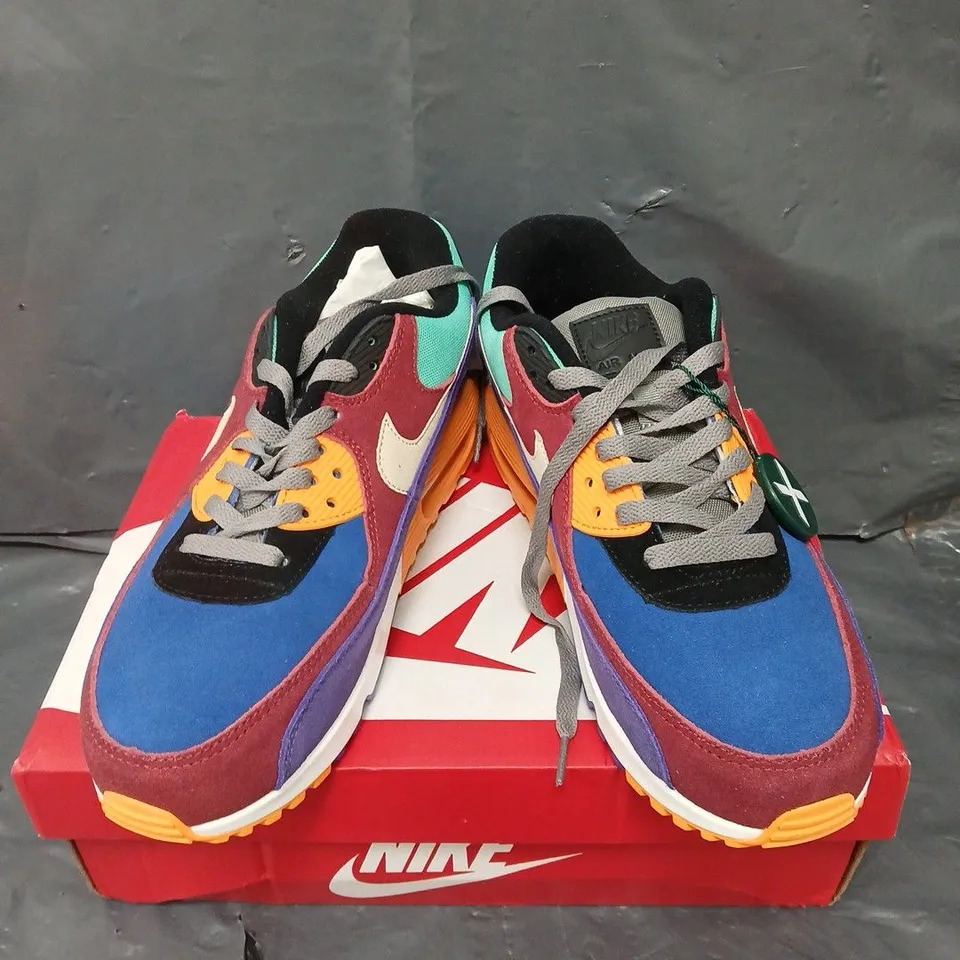 BOXED PAIR OF NIKE AIR MAX 90 QS TRAINERS - 9