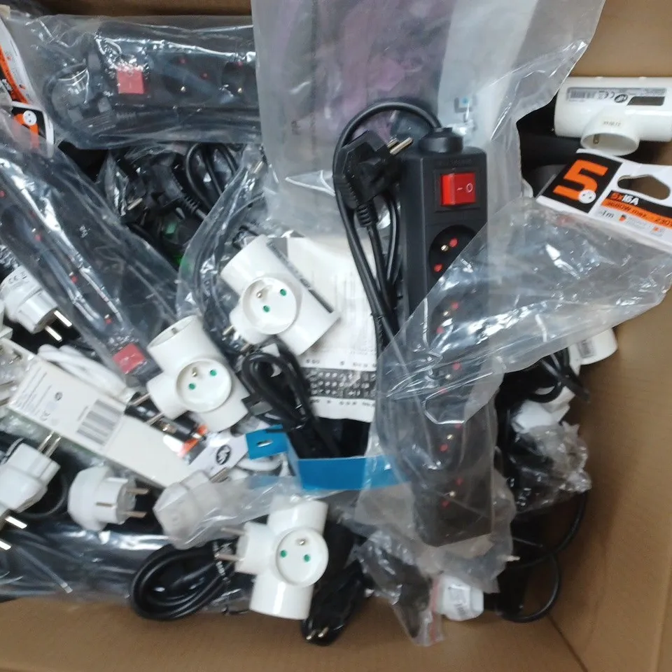 BOX OF APPROX 30 ASSORTED ITEMS TO INCLUDE -SHELLY PLUG , NF 5X16A 1M EXTENSION LEAD , SMART WIFI MINI PLUG ETC