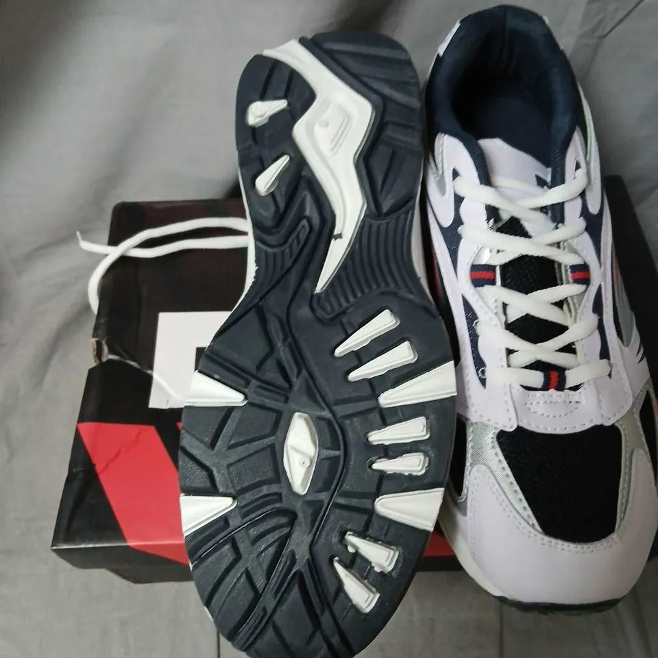 R-DEK VENUS III/IV TRAINERS – WHITE/NAVY/BLACK UK 11 