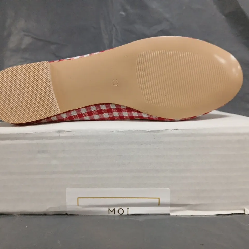 BOXED PAIR OF MOI SHOES IN RED/WHITE CHECK SIZE EU 37