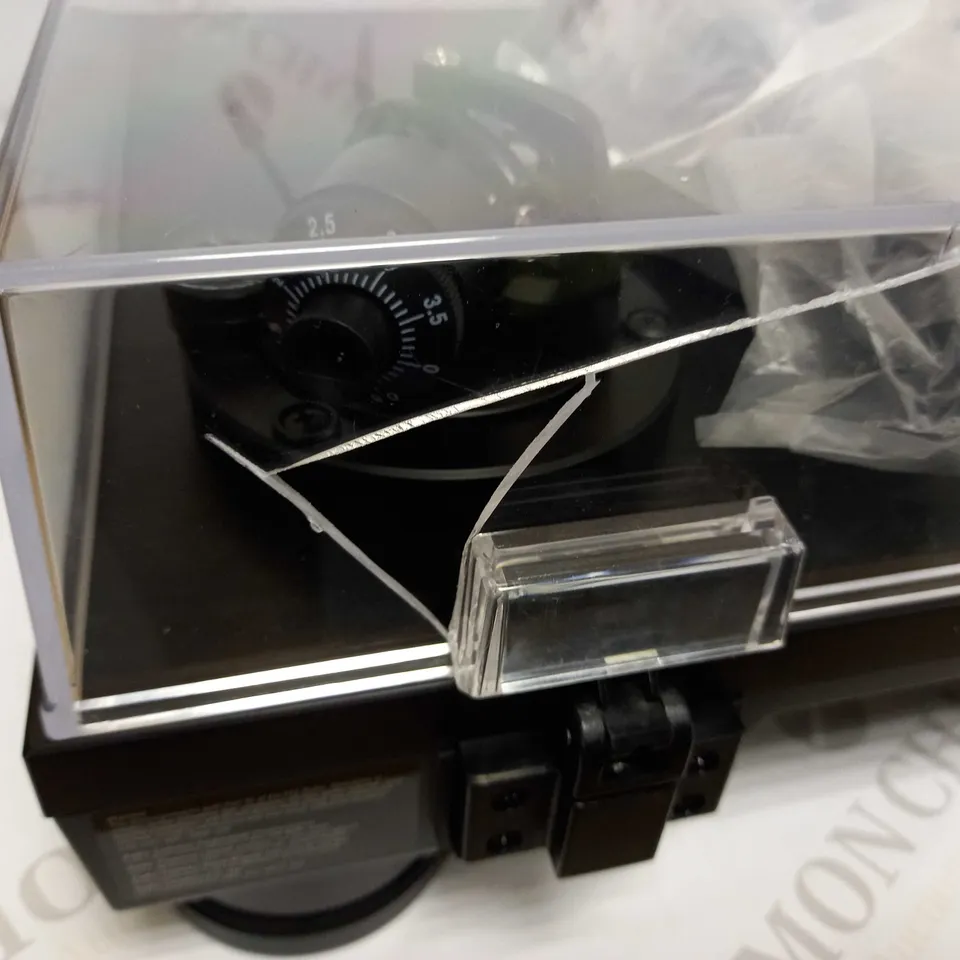 AUDIO TECHNICA BELT DRIVE TURNTABLE 