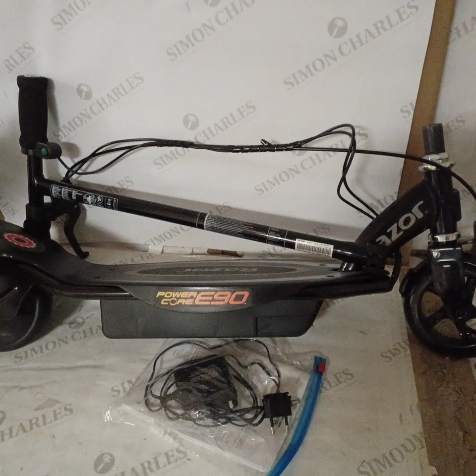 RAZOR POWERCORE E90 SCOOTER BLACK RRP £199.99