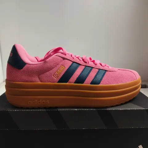 BOXED PAIR OF ADIDAS VL COURT BOLD SNEAKERS – PINK/BLUE, GUM SOLE – UK 6½ (US 8) – WOMEN'S