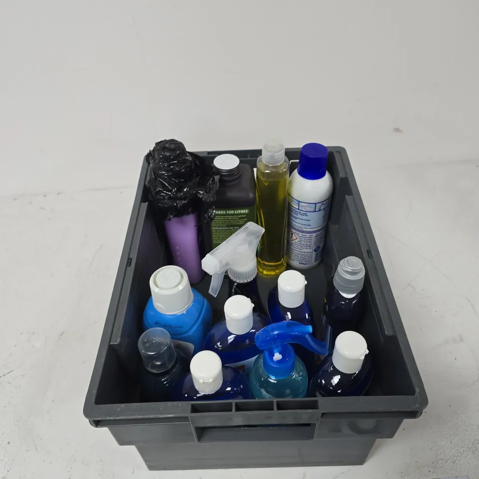 TOTE OF APPROXIMATELY 12 ASSORTED LIQUIDS TO INCLUDE: EPOXY RESIN + ACTIVATOR