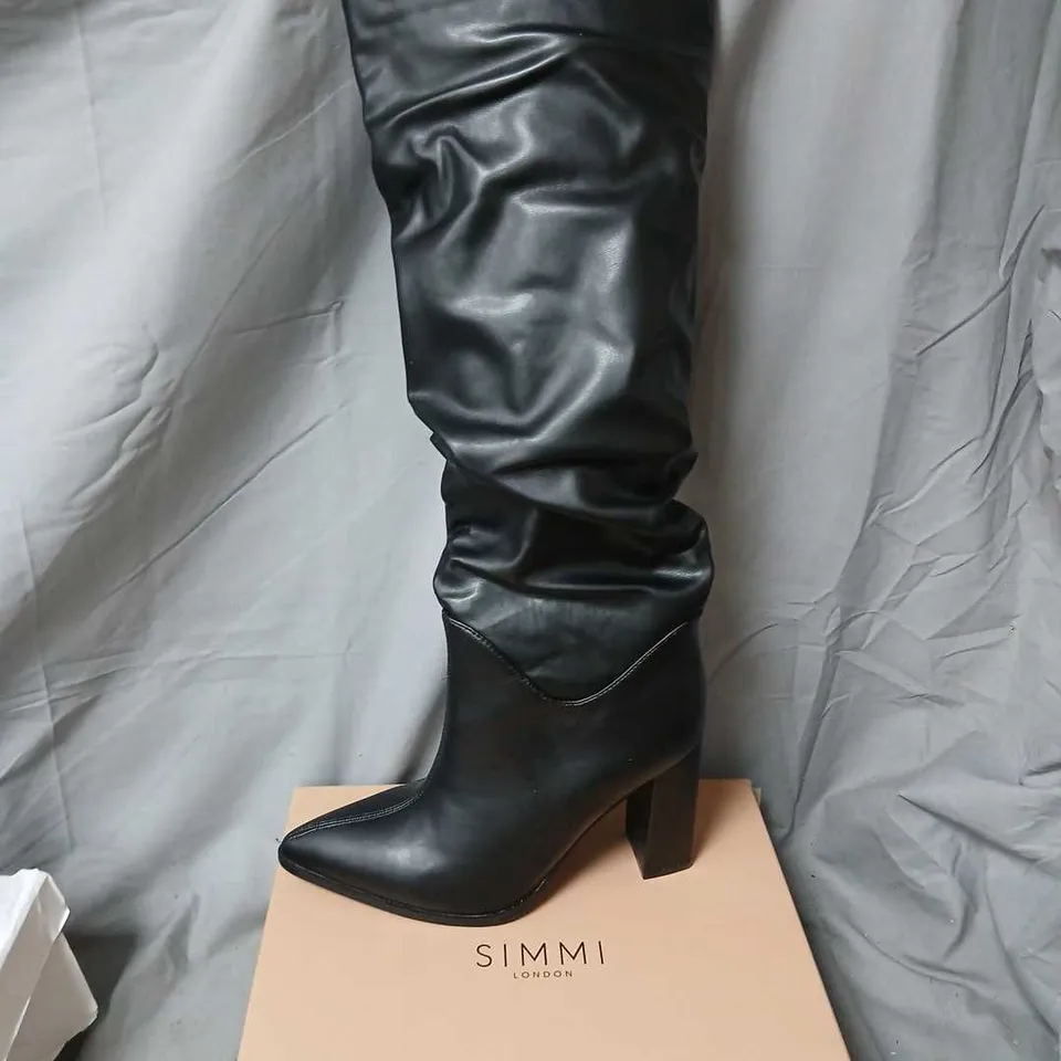 SIMMI LONDON JACQUES KNEE-HIGH BOOT – BLACK PU, UK7 (EU40)