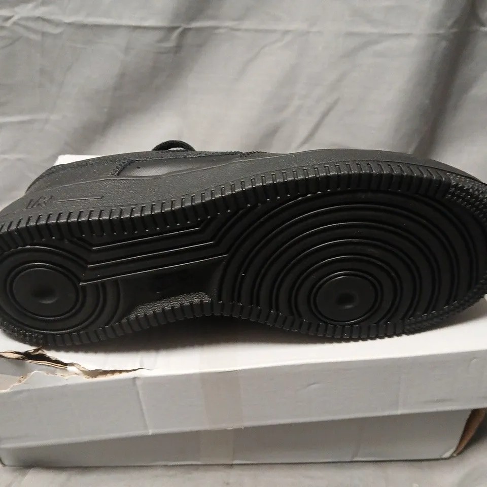 NIKE AIR FORCE 1 LE (GS) KIDS' SHOES – BLACK, UK 4.5