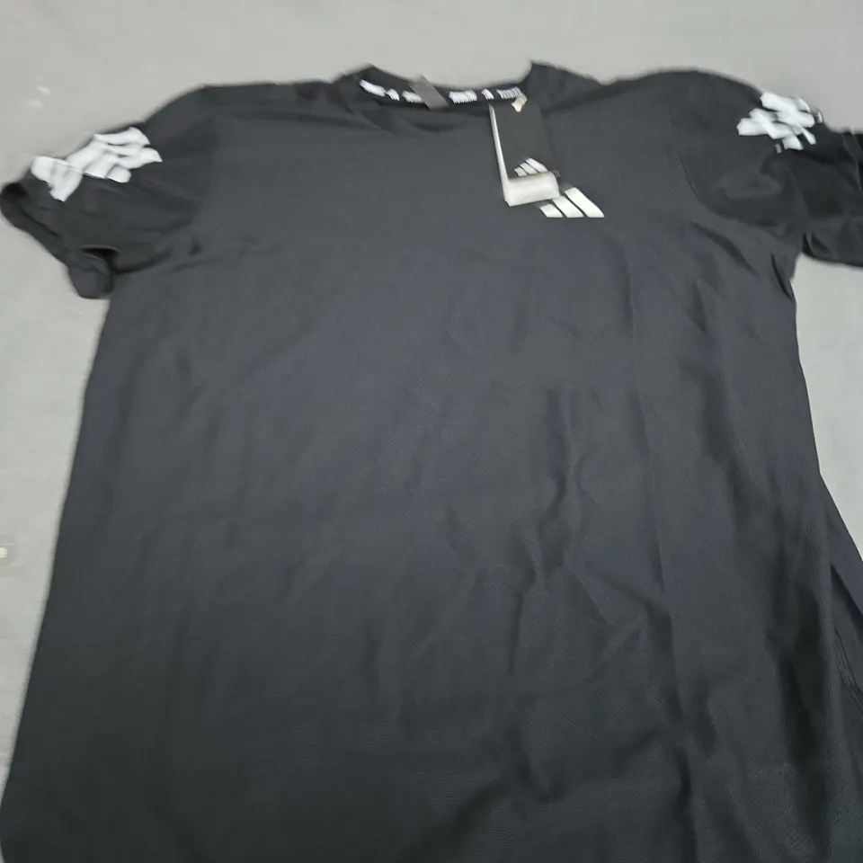 ADIDAS LOGO T-SHIRT SIZE M