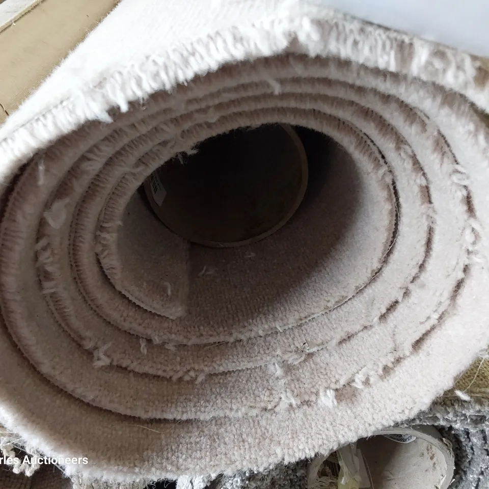 ROLL OF QUALITY WESSEX VELVET BEIGE CARPET APPROXIMATELY 5M × 2.7M