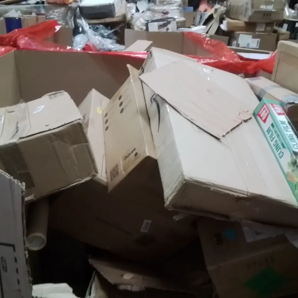 PALLET OF ASSORTED HOUSEHOLD GOODS AND PRODUCTS TO INCLUDE;BOOSTER CHAIR,CAT LITTER TRAY 