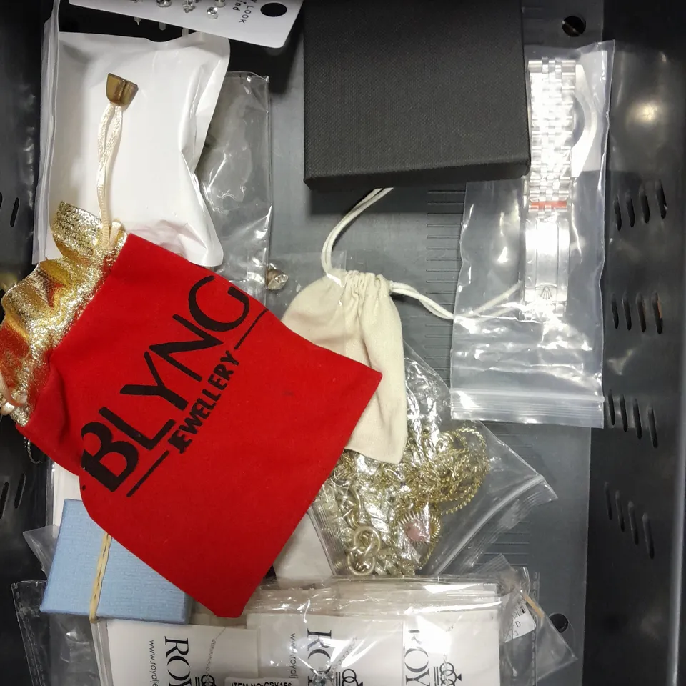 APPROXIMATELY 20 ASSORTED JEWELLERY PRODUCTS TO INCLUDE RINGS, WATCHES, CHARMS ETC