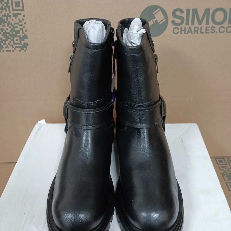 BOXED PAIR OF WOMENS BLACK LEATHER ANKLE BOOTS WITH SIDE ZIP AND BUCKLE STRAP - SIZE 40