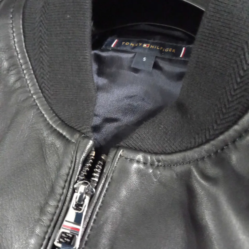 TOMMY HILFIGER LEATHER VARSITY BOMBER - S