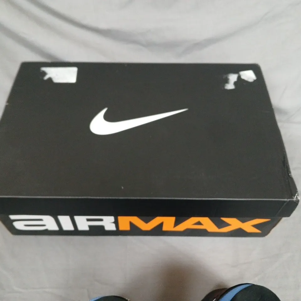 BOXE NIKE AIR MAX DN8 TRAINERS IN BLUE/BLACK - UK 12