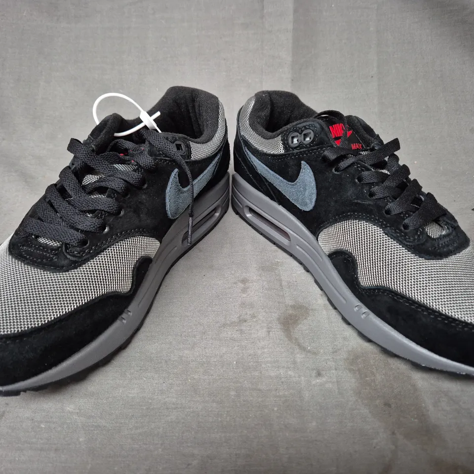 BOXED PAIR OF NIKE AIR MAX 1 SHOES IN BLACK/GREY/RED UK SIZE 7.5