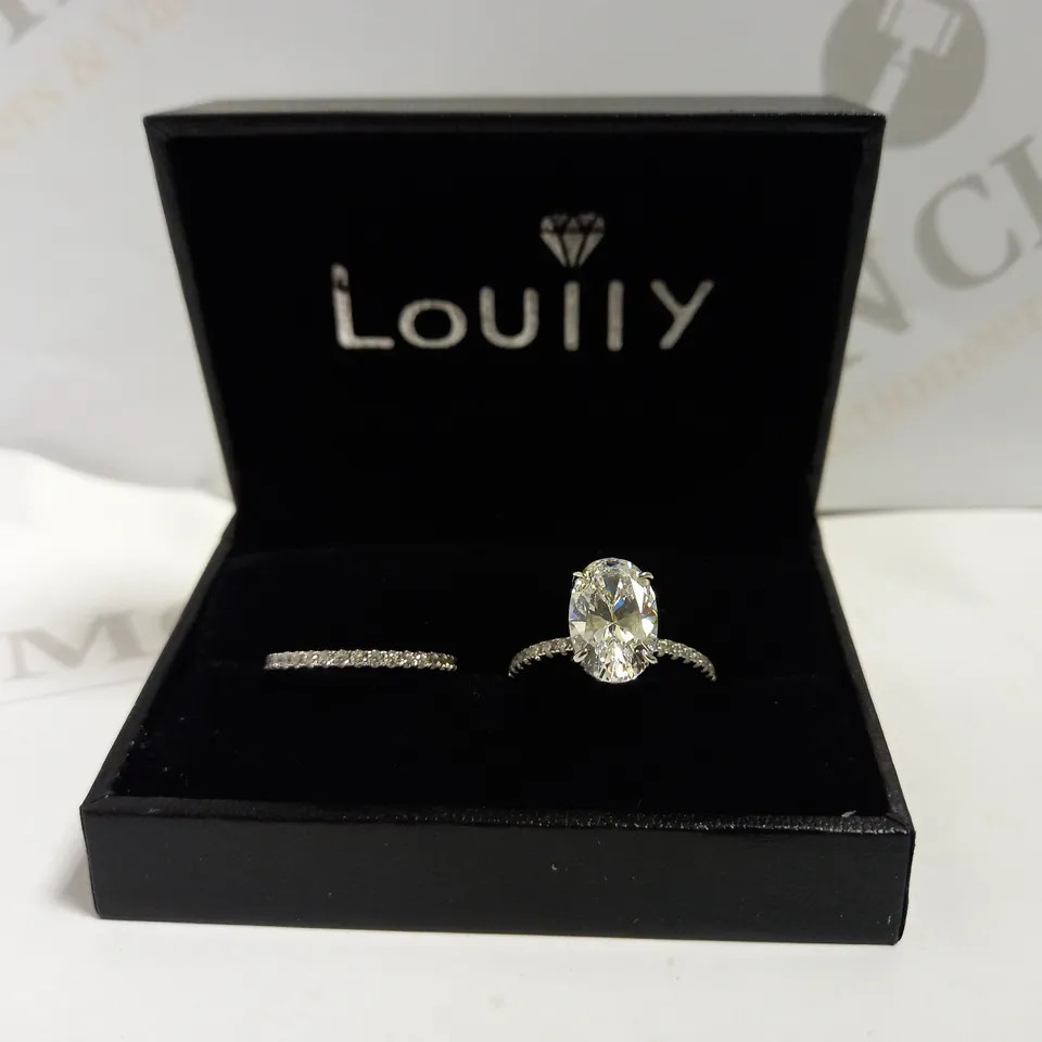 LOT TO CONTAIN A SET OF 2 LOULLY RINGS 