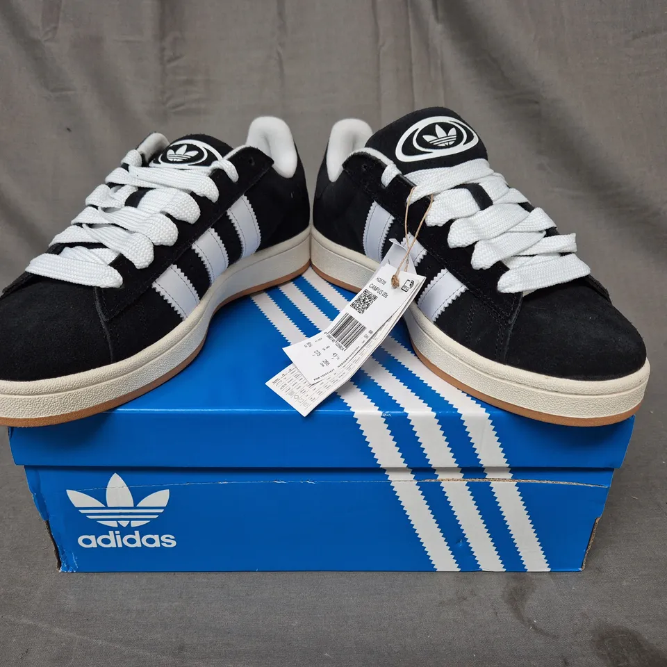 BOXED PAIR OF ADIDAS CAMPUS 00S SHOES IN BLACK/WHITE UK SIZE 9