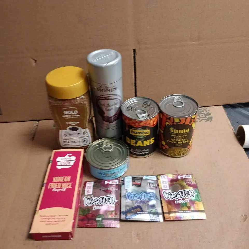 APPROXIMATELY 15 ASSORTED FOOD AND DRINK ITEMS TO INCLUDE - BRANSTON BAKED BEANS, TUNA CHUNKS AND SIMPLY COOK KOREAN FRIED RICE