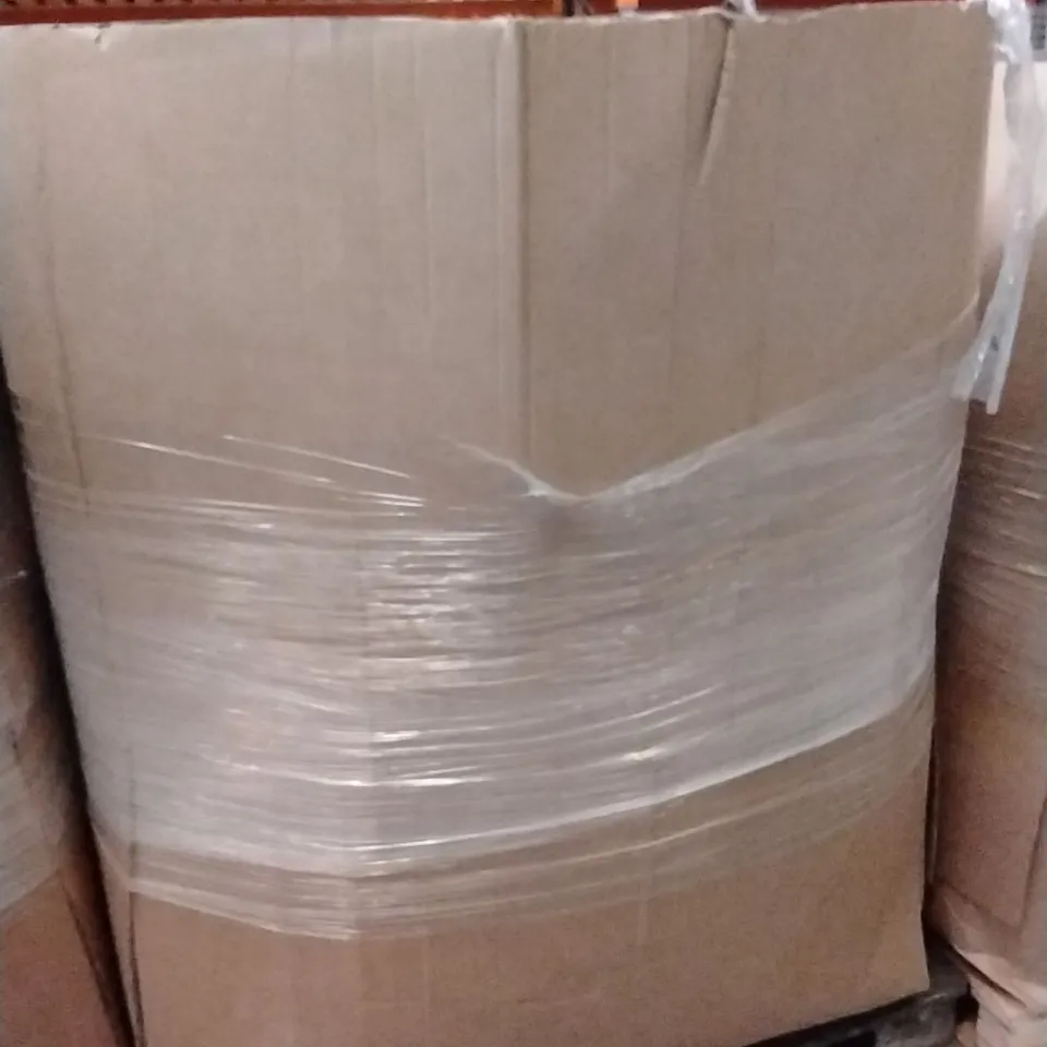 PALLET CONTAINING A LARGE QUANTITY OF PILLOWS