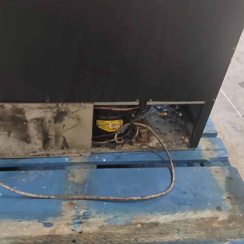 GAMCO COMMERCIAL GLASS DOOR BOTTLE COOLER - MAXI20/250SD