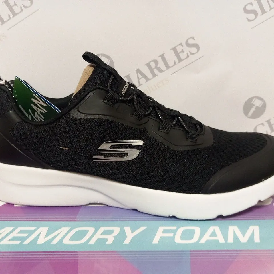 BOXED PAIR OF SKECHERS DYNAMIGHT 2 BLACK TRAINERS - SIZE 7 