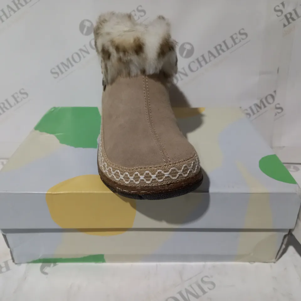 BOXED PAIR OF EARTH ORIGINS EMMALYN BEIGE BOOTIES - SIZE 5