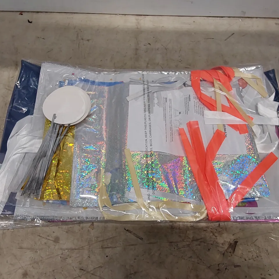 BOXED PERFECT PRESENT GIFTBAG AND TAG COLLECTION - APPROXIMATELY 20 PIECES (1 BOX)