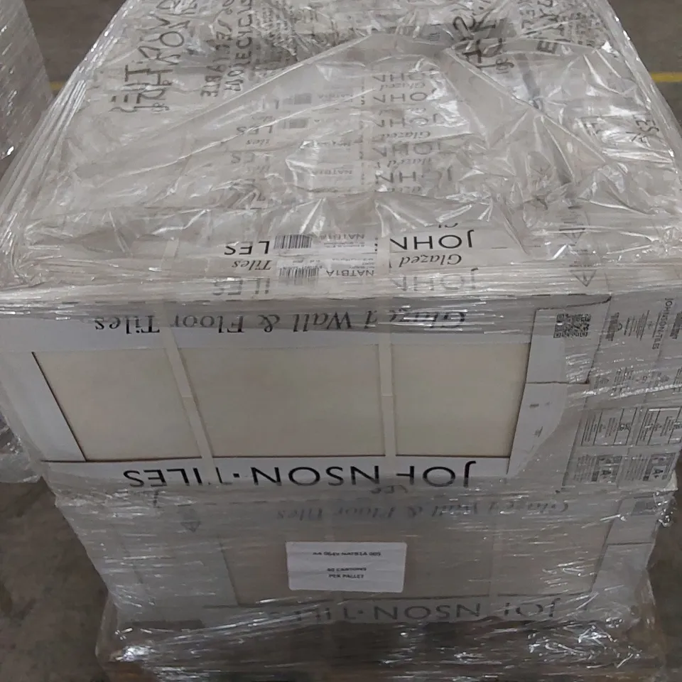 PALLET CONTAINING 40 CARTONS OF JOHNSONS NAT BEAUTY IVORY TILES - 5 PER PACK / 597X297X10MM