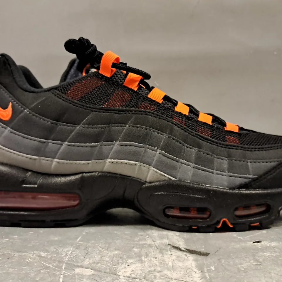 BOXED PAIR OF NIKE AIR MAX 95 SHOES IN BLACK/GREY/ORANGE UK SIZE 12